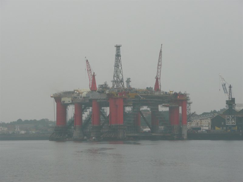 Oil platform in for repair