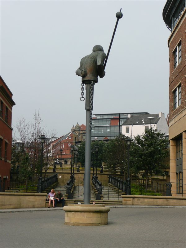 Statue at the side of the Tyne