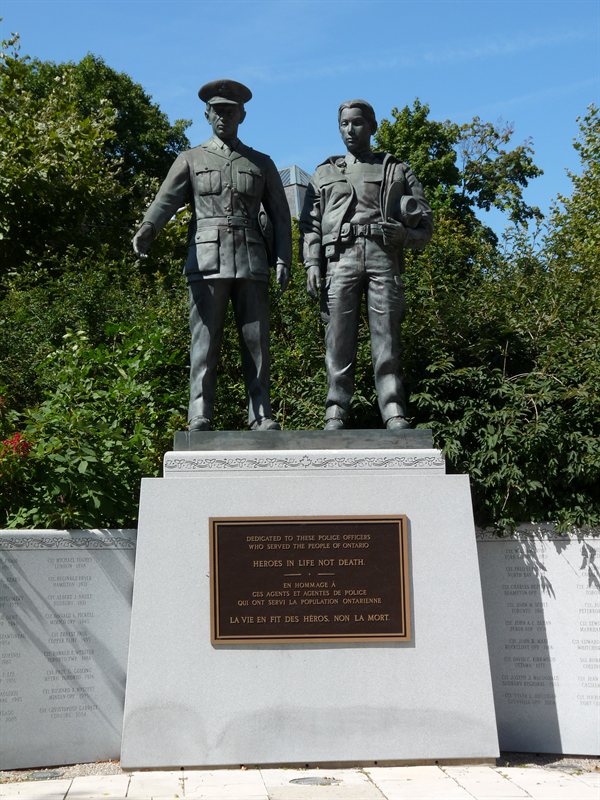 Memorial to fallen police officers
