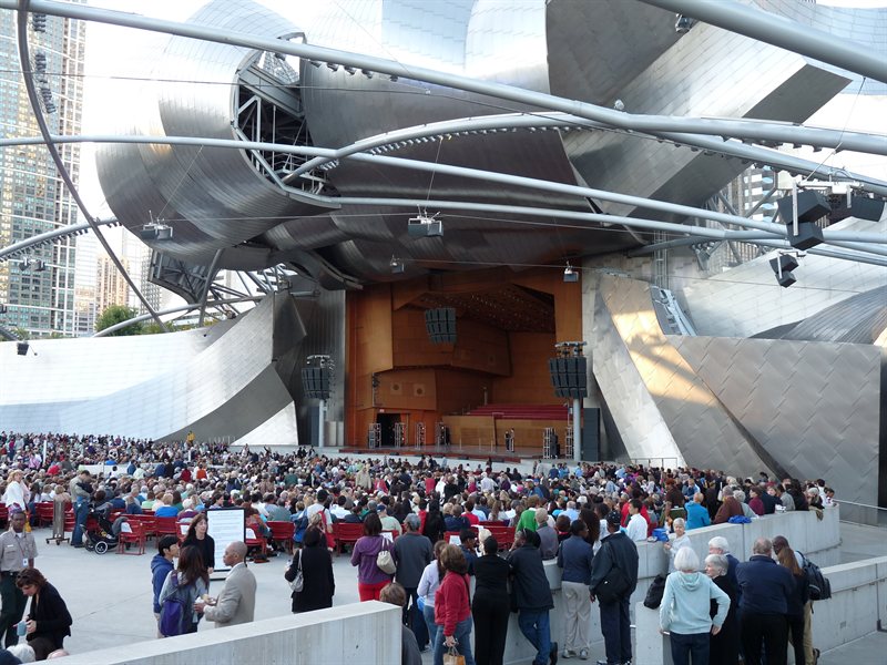 Crowds gathered for the Joffrey Ballet at the Jay Pritzker Pavilion in Millenium Park