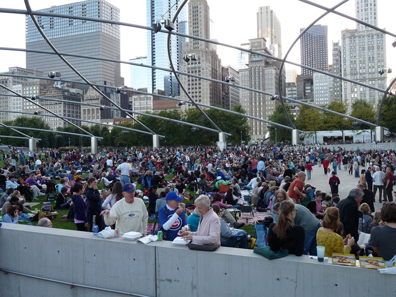 Crowds gathered for the Joffrey Ballet at the Jay Pritzker Pavilion in Millenium Park