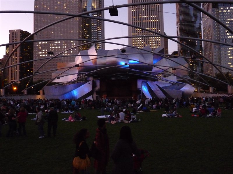 Crowds gathered for the Joffrey Ballet at the Jay Pritzker Pavilion in Millenium Park