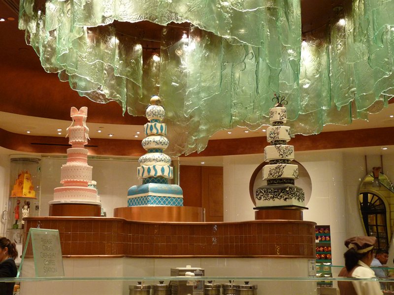 Cakes and the chocolate fountain in the Bellagio