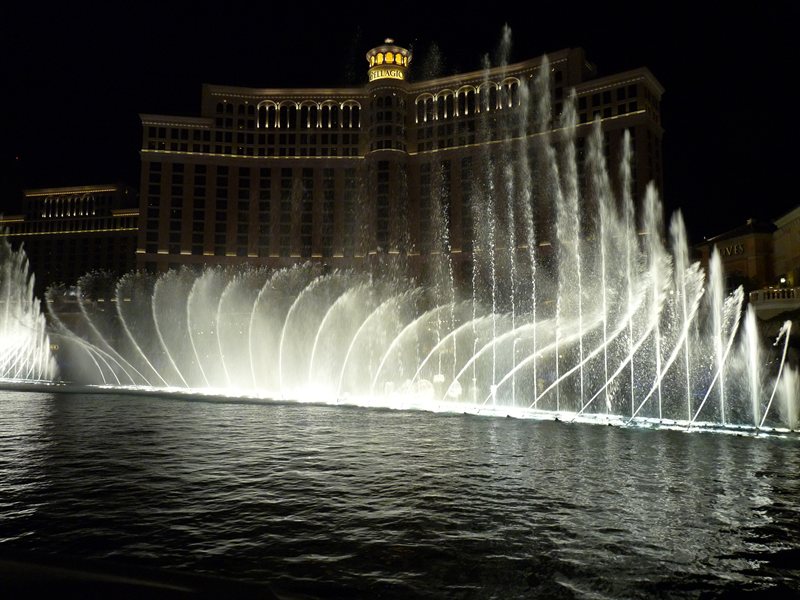 The spectacular fountains at the Bellagio