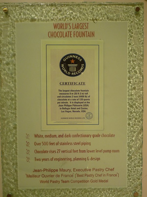 Cakes and the chocolate fountain in the Bellagio