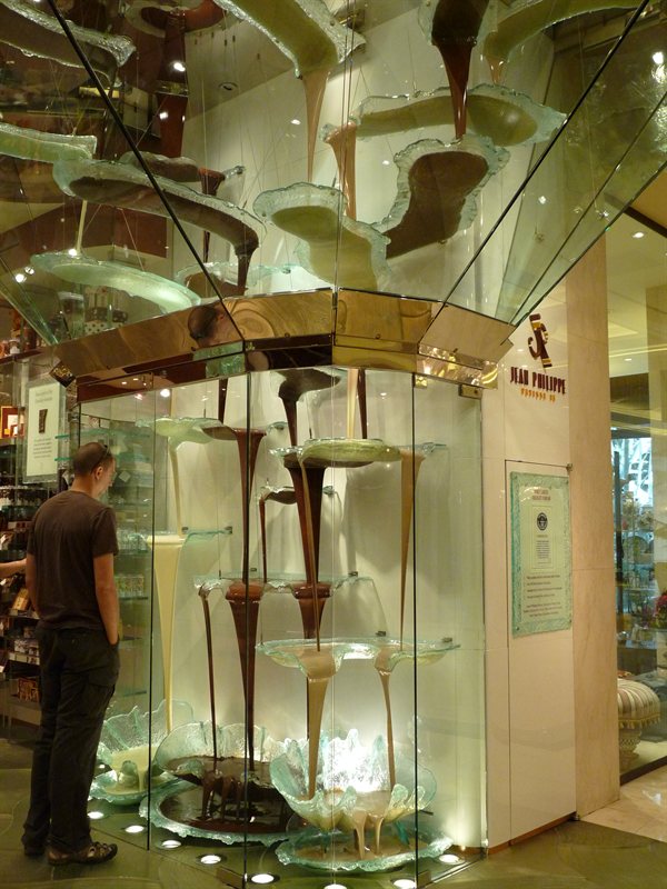 Cakes and the chocolate fountain in the Bellagio