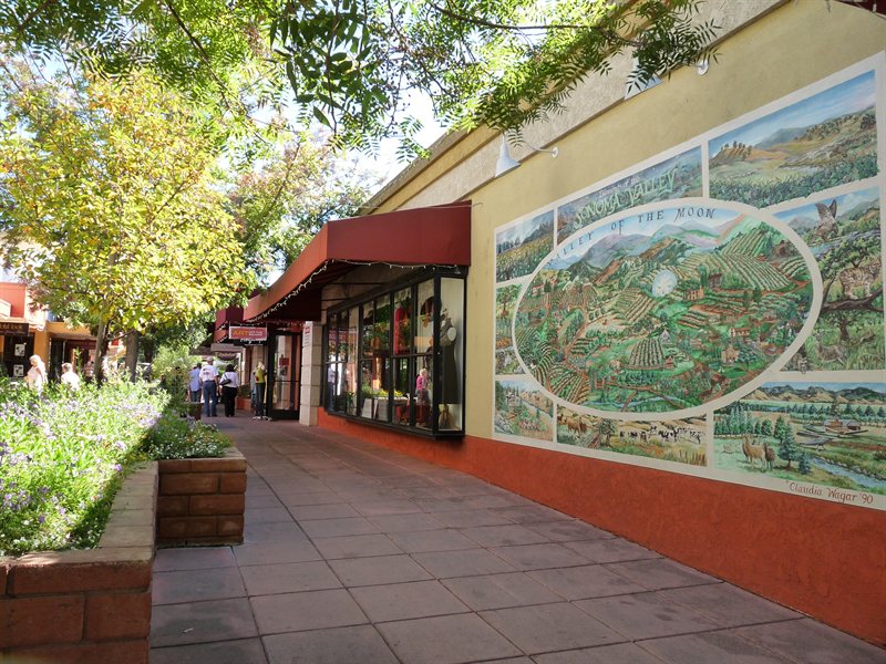 Shopping alleyway in Sonoma