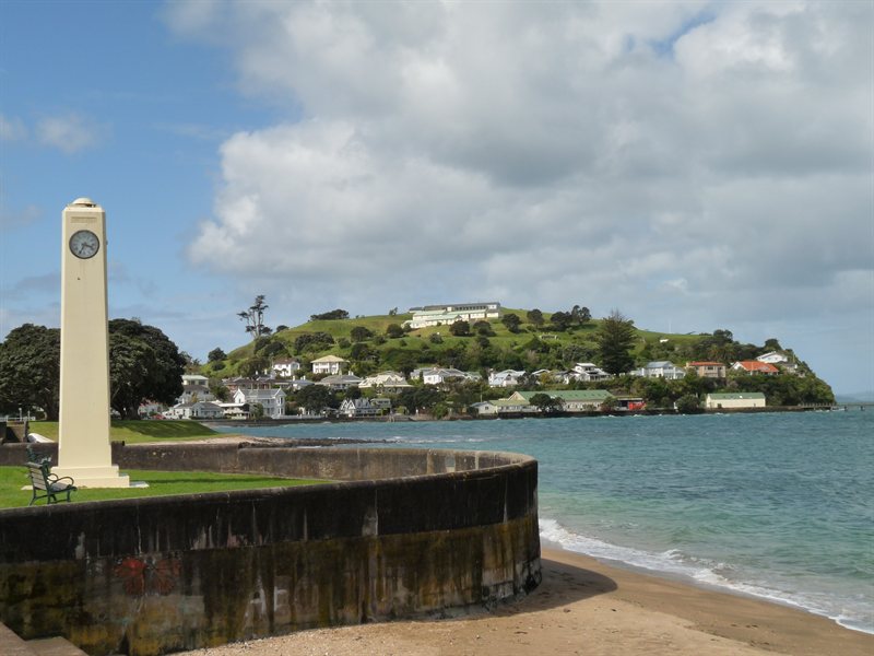 Memorial clock in Devonport