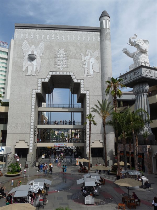 Shopping Centre by Kodak Theatre in Hollywood