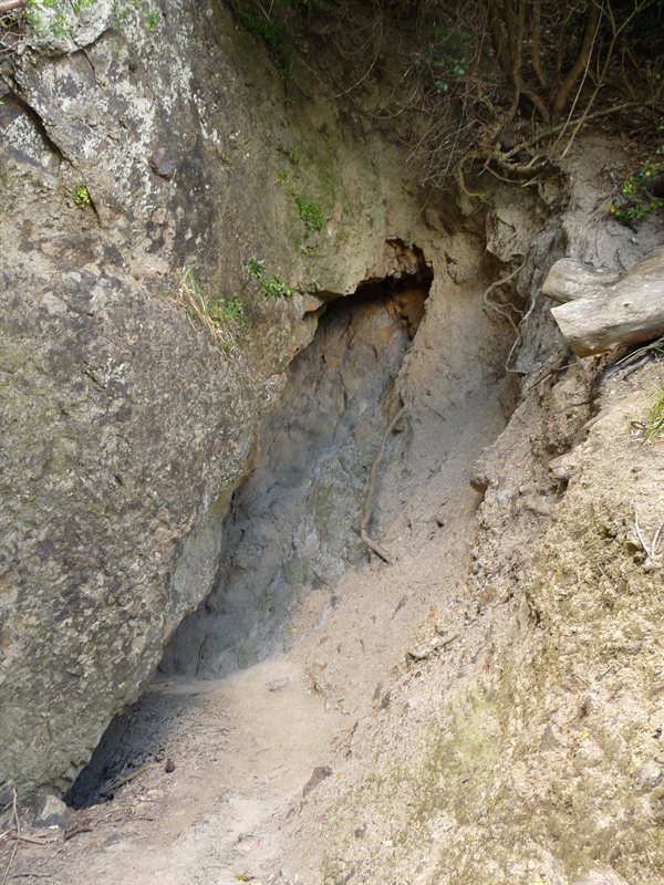 The hole in the rock leading to Mermaid Pool
