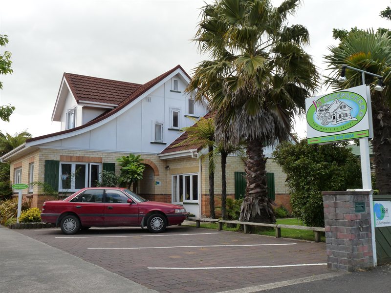 J's Backpackers in Hamilton