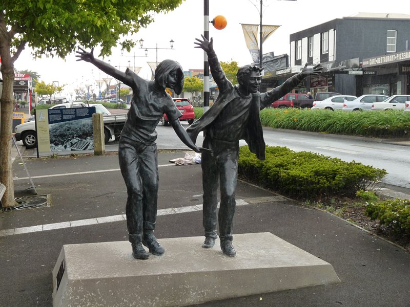 Statues in Waihi high street