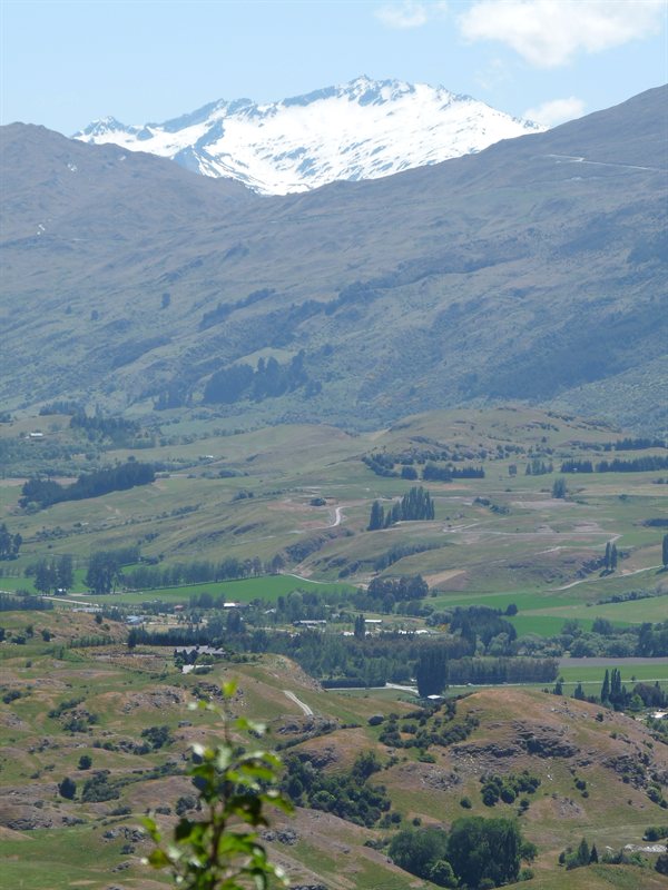 Mountain views on the road to Arrowtown