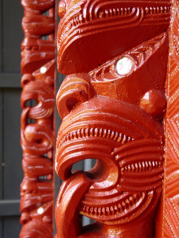 Maori carvings on the wharepuni