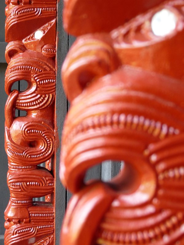 Maori carvings on the wharepuni