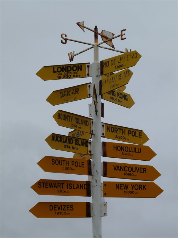 Signpost at Oamaru - check out Devizes!