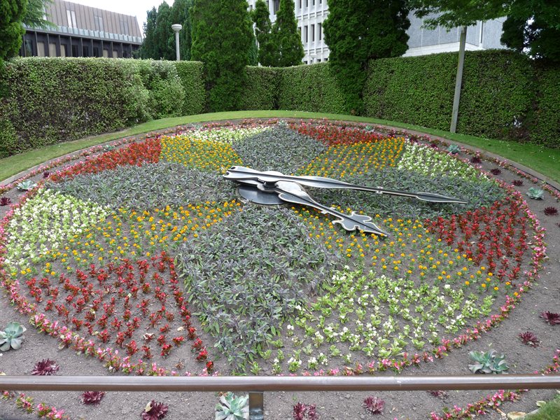 Floral clock in Victoria Gardens