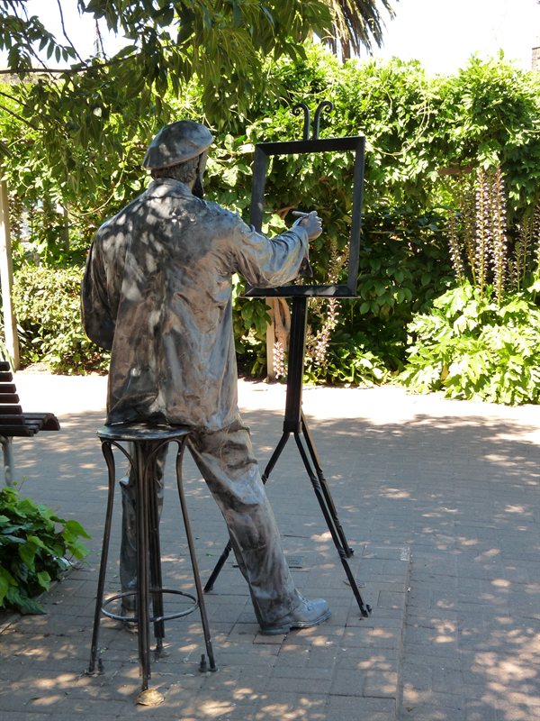 Painter sculpture in Akaroa