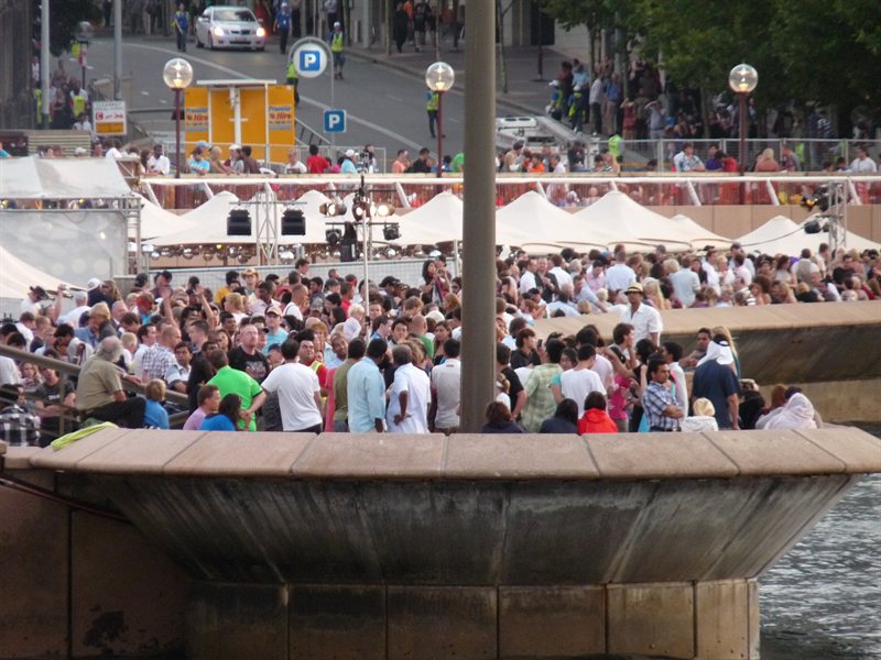 Crowds around the Opera House on New Year's Eve