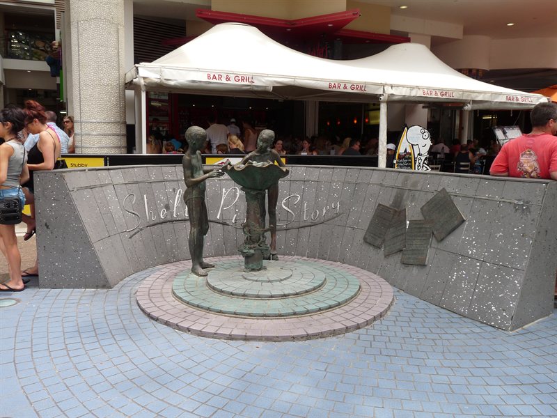 Statues at Surfers Paradise