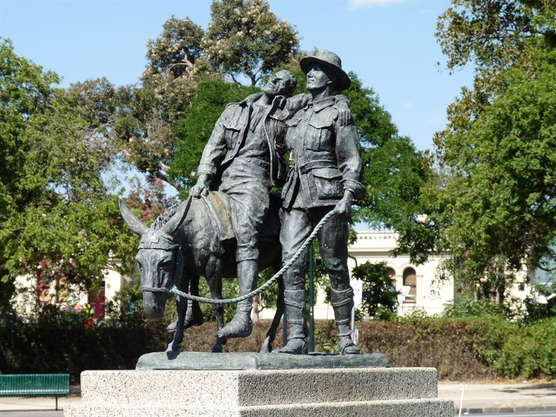 Statue at the Shrine of Remembrance