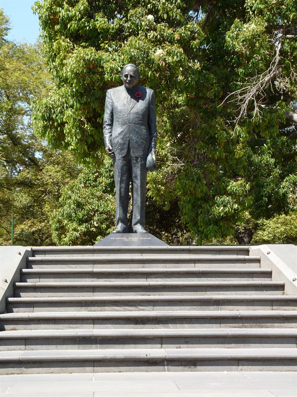 Statue of Sir Edward "Weary" Dunlop
