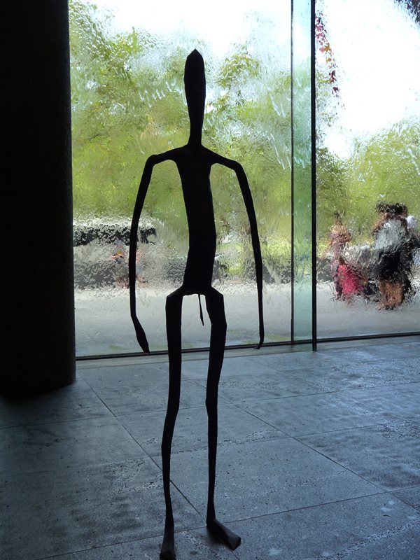 Statue in front of the waterwall at the National Gallery of Victoria