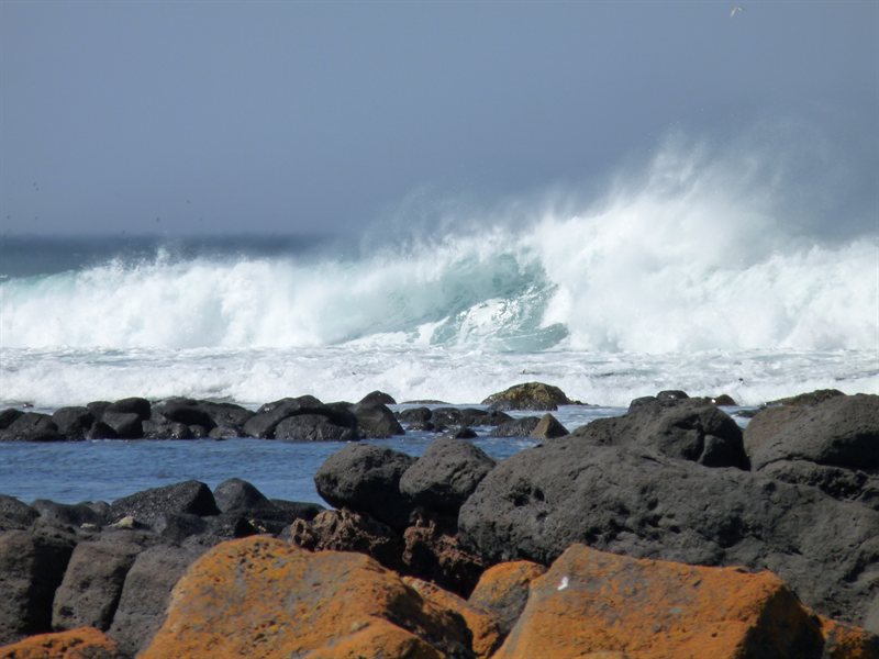 Breaking waves on Griffiths Island, Port Fairy