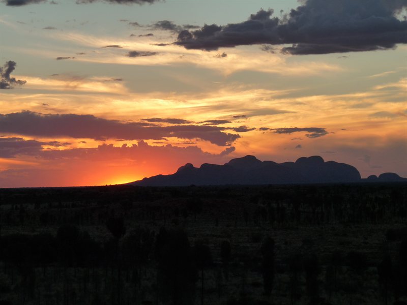 Sunsetting behind Kata Tjutu