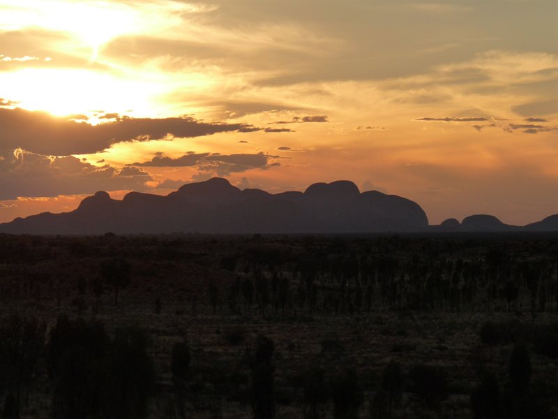 Sunsetting behind Kata Tjutu