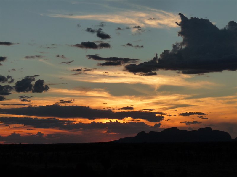 Sunsetting behind Kata Tjutu