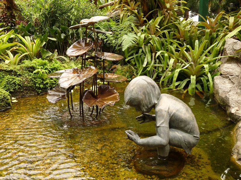 'Little girl with shell' sculpture