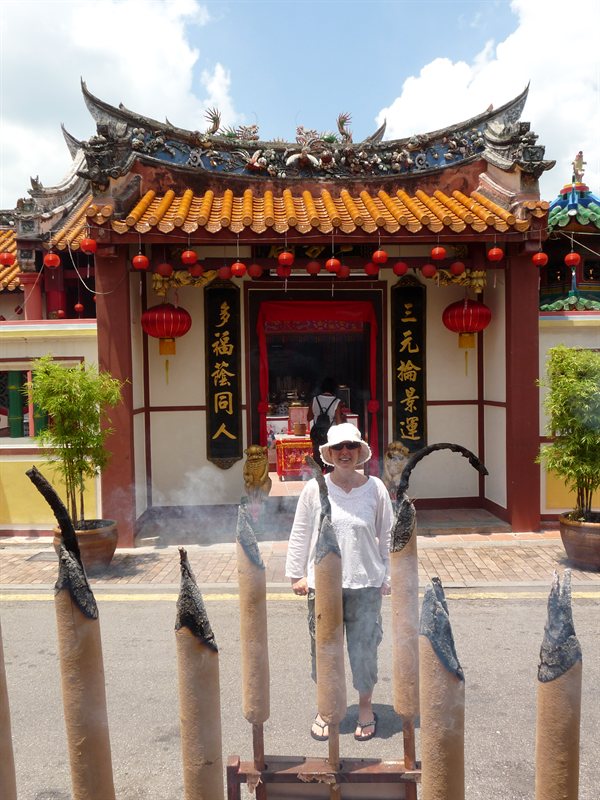 Claire outside a temple in Chinatown