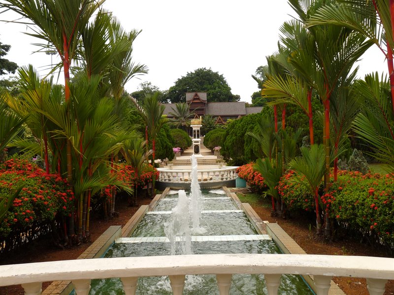 Sultanate's Palace Museum and gardens