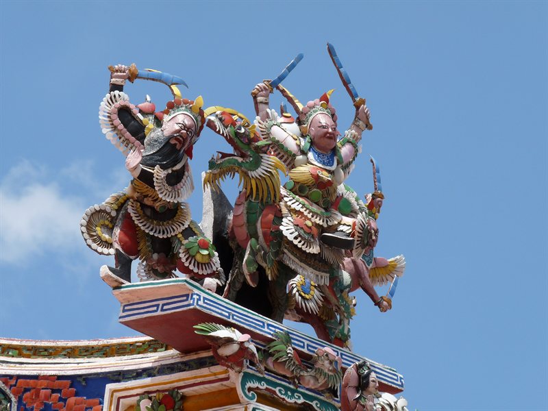 Figures on the roof of the Cheng Hoon Temple, Melaka