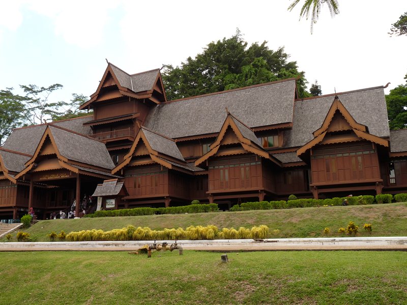 Sultanate's Palace Museum