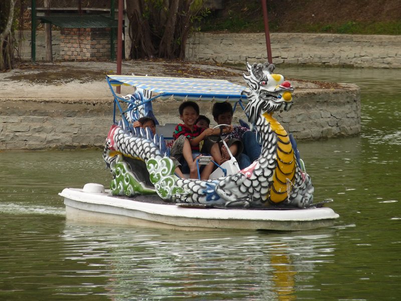 Children on the lake at Mango Tree Park
