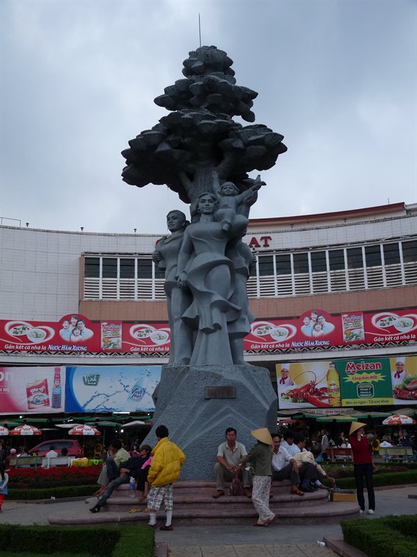 Statue in the centre of Dalat