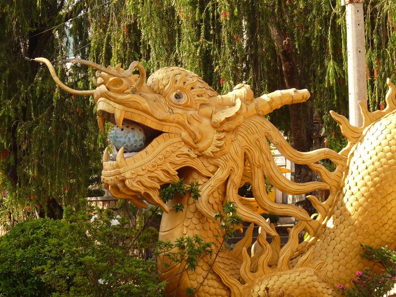 Dragon at a pagoda in Dalat