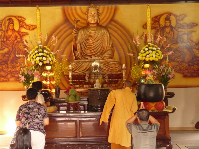 Inside Truc Lam Pagoda