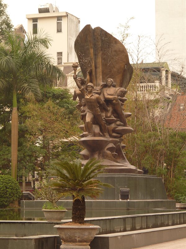Communist statue in the grounds of the cultural palace