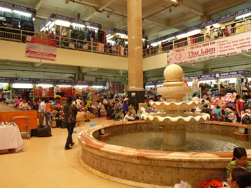 Indoor market in the Old Quarter
