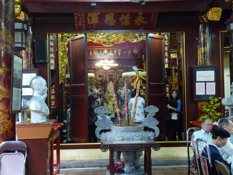Bach Ma Temple