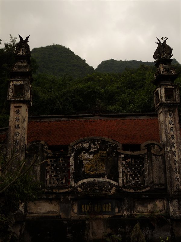 Building next to Thien Tru Pagoda