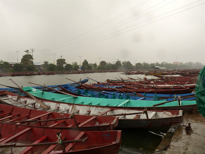 Boats lined up waiting to go to Perfume Pagoda