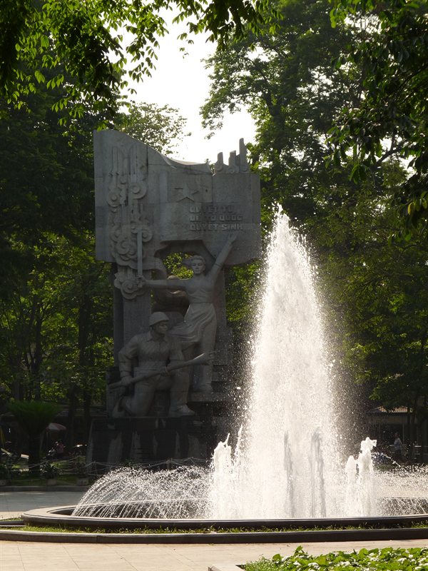 Monument and fountain in Hanoi