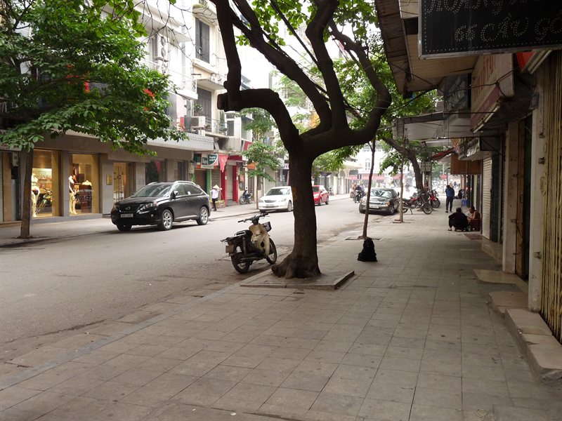 Empty streets in Ha Noi at 6:30am