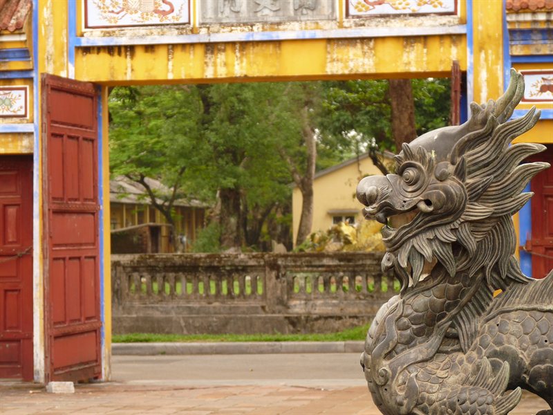 Dragon statue outside the Royal Theatre