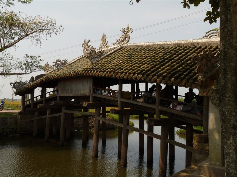 The covered bridge in the rice museum village