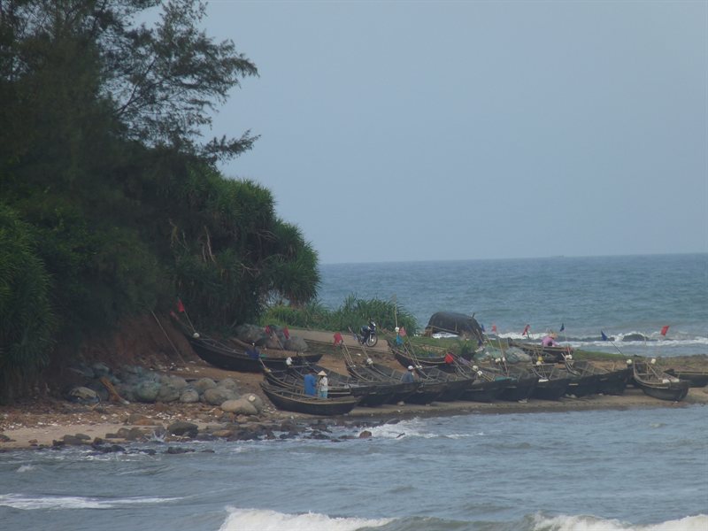 Boats moored up at Vinh Moc